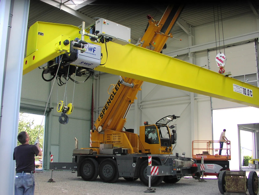 Europejski suwnica pomostowa FEM 5Ton z pojedynczą belką z żółtym malowaniem na wózku