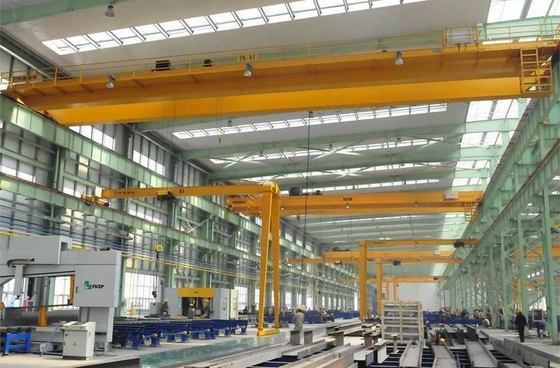 Europejski pojedynczy podwójny dźwigar EOT Overhead Bridge Crane 1-50 ton z jazdą na wózku