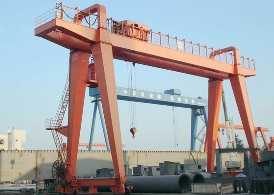 Suwnica bramowa z podwójną belką 50/10 ton na kółkach 38,5 m / min Sterowanie kabiną