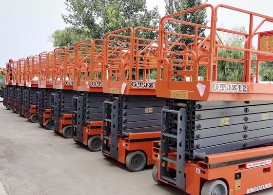 Samojezdny elektryczny podnośnik nożycowy o wysokości od 8 m do 14 m Mobilna platforma robocza o wadze 300 kg